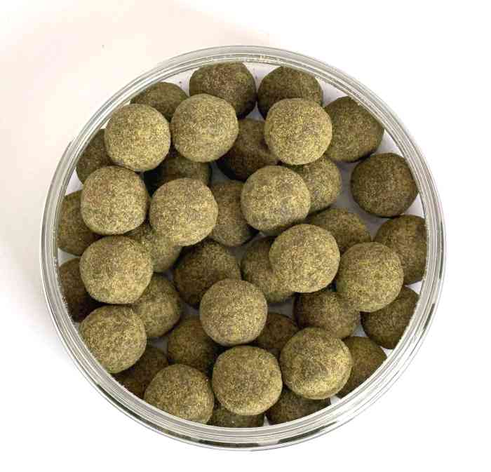 Бойлы нейтральной плавучести WAFTERS GOLD в обсыпке STRAWBERRY (КЛУБНИКА) 15 мм